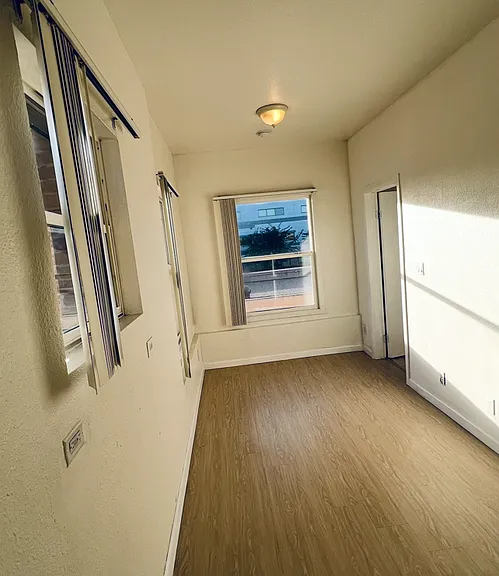 4456 Lockwood Ave — Photo 4