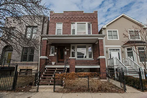 1940 W Oakdale Ave #2 Photo 1