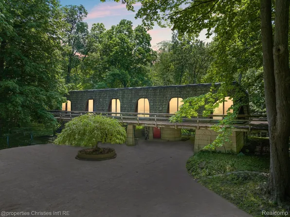 31650 Eastlady Dr, Beverly Hills, MI 48025