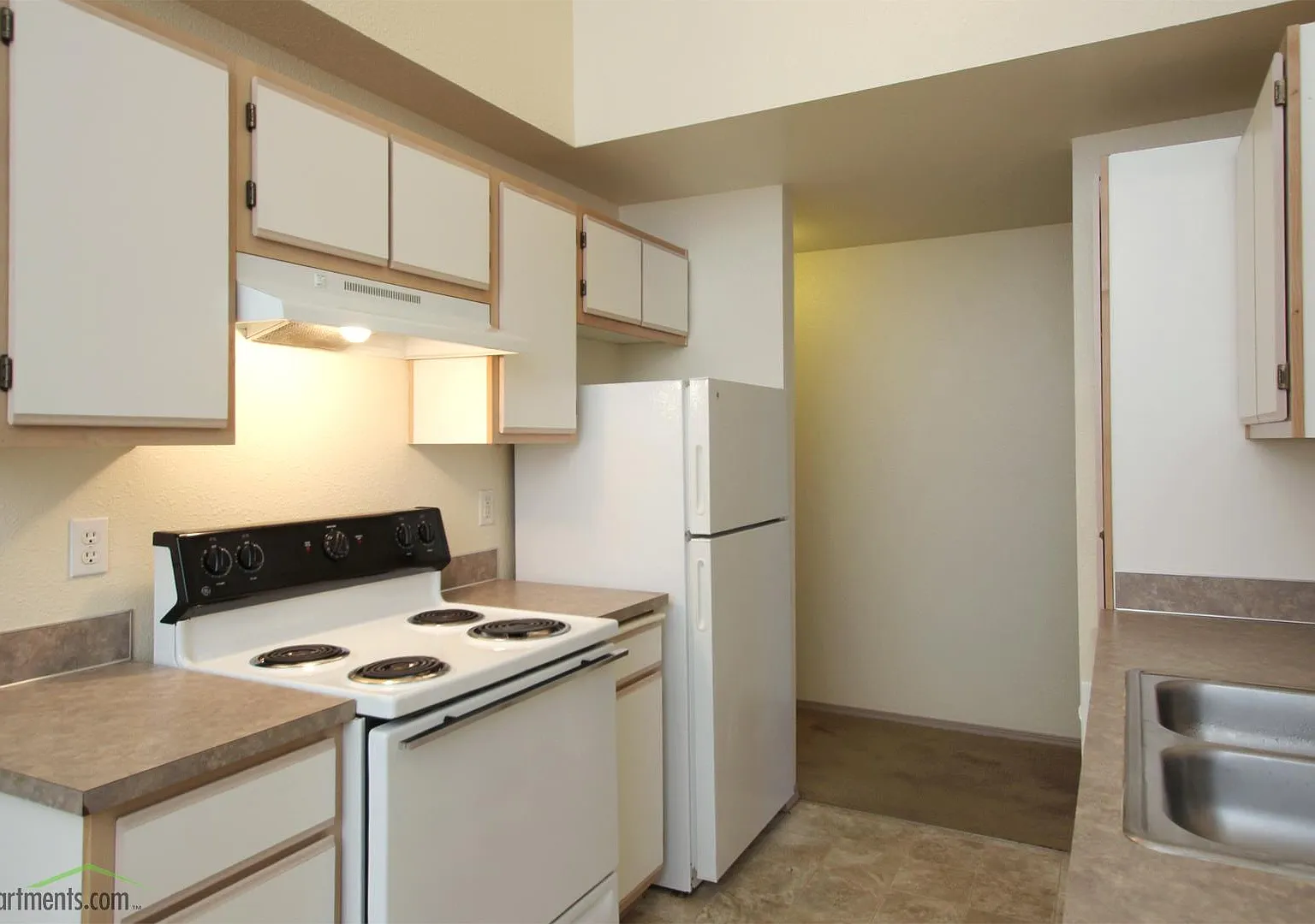 Knox Butte Apartments — Photo 3