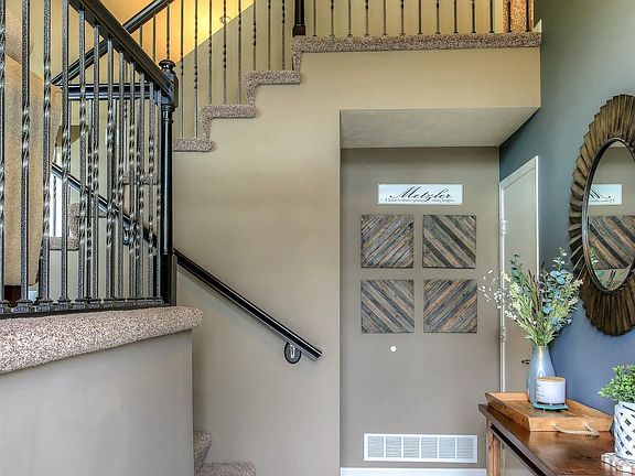 4th image of 20819 Clark St