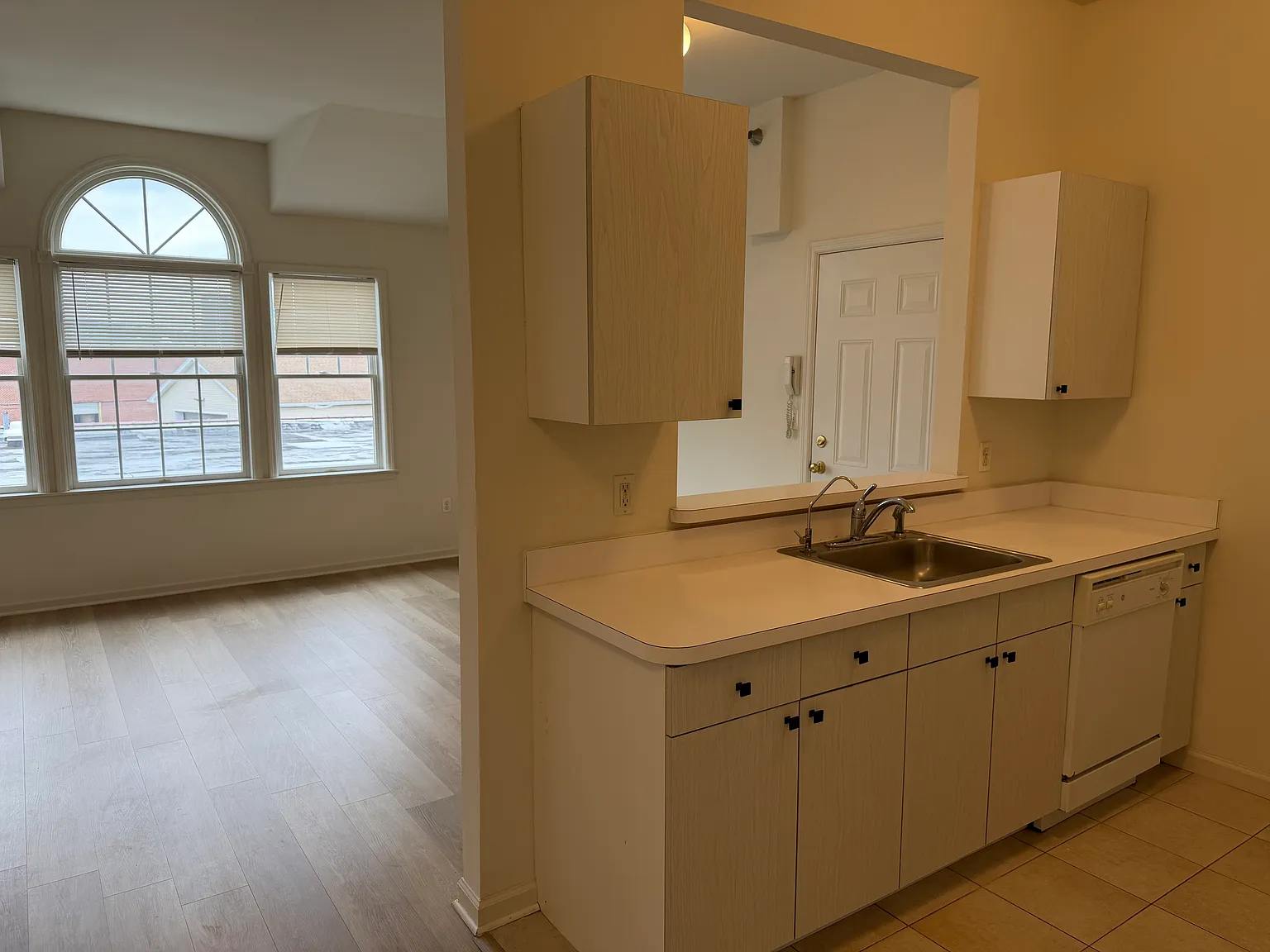 2 bed, $2,995 — Photo 4