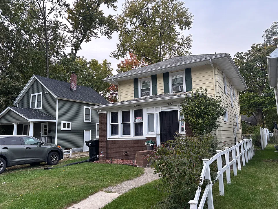 1229 Cedar St