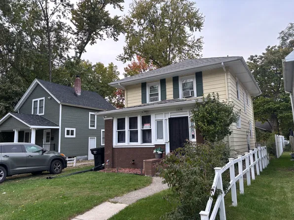 1229 Cedar St, South Bend, IN 46617