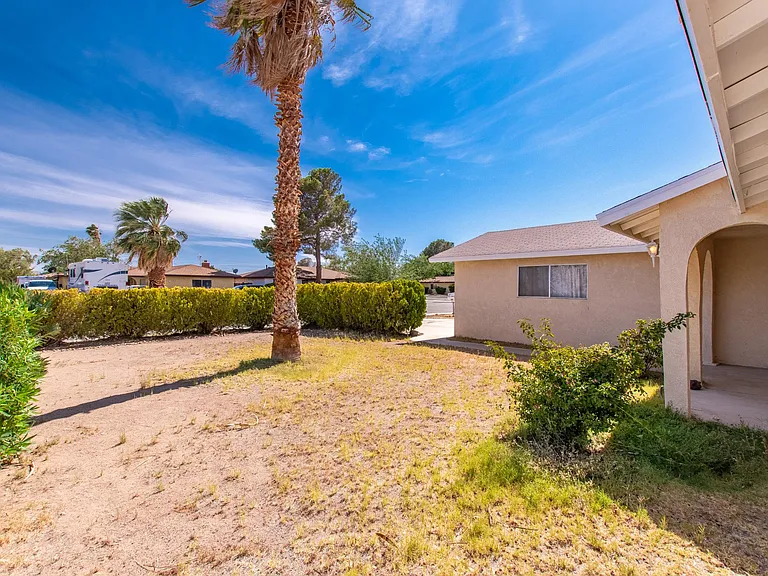 732 W Alene Ave — Photo 2