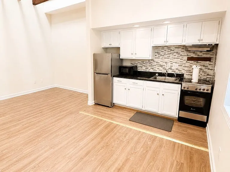 235 King St #6 — Photo 5