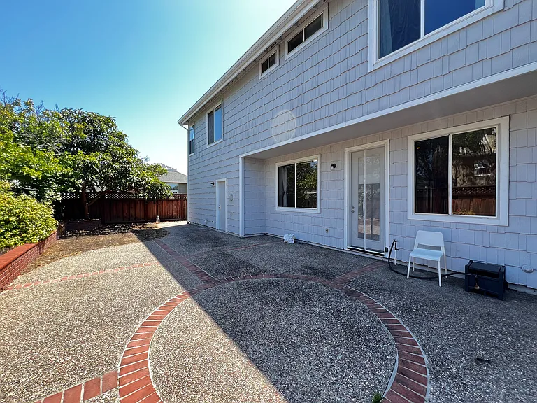 124 Northampton Ln — Photo 20