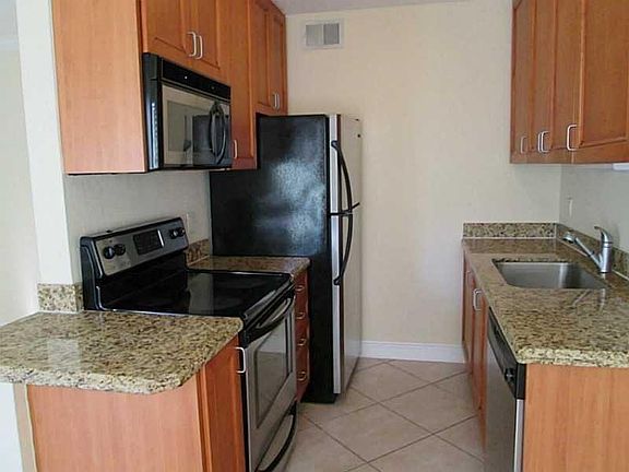 5th image of 1460 NE 18th Street #112