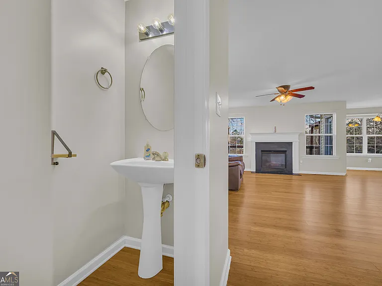 494 Bishop Ct — Photo 26