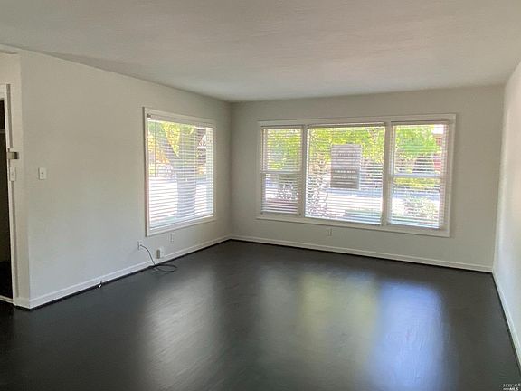 5th image of 749 Mountain View Avenue