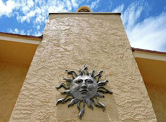 4th image of 6101 Los Robles Dr