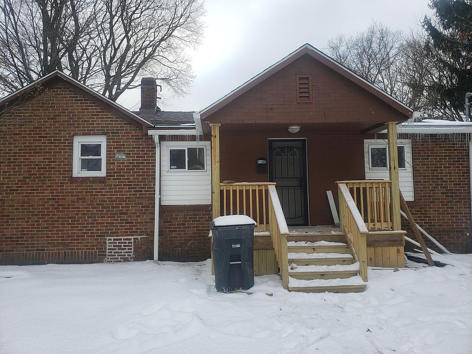 Park right next to your well lit home. Enjoy the covered porch during warmer times(they're coming!)