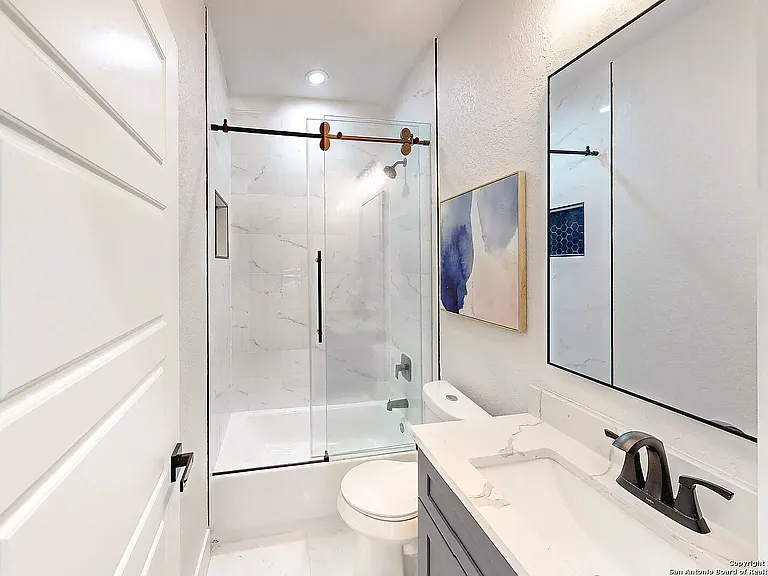 1019 S Hackberry St #201 — Photo 17