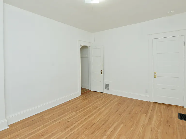 390 Clinton St — Photo 15