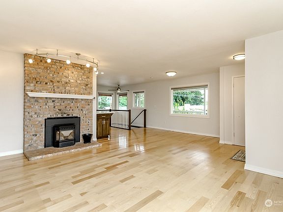 5th image of 6911 Vickery Avenue E
