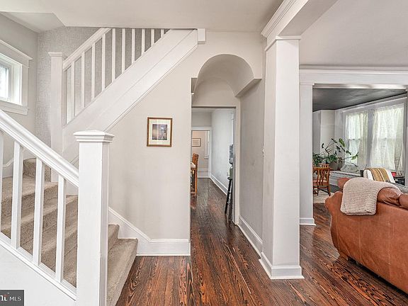 2nd image of 4410 Raspe Ave