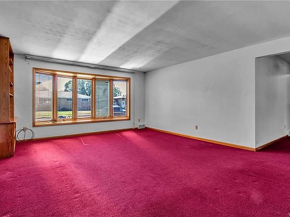 5th image of 196 Charlescrest Ct