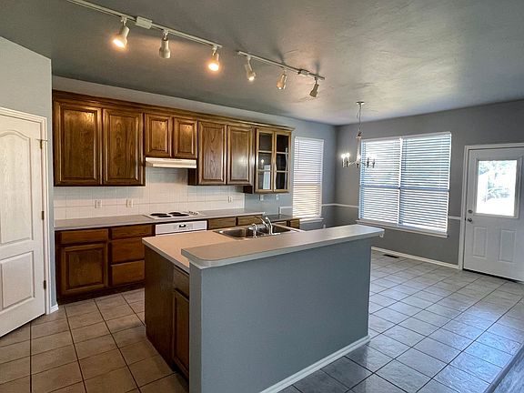 4th image of 2532 Weymouth Way