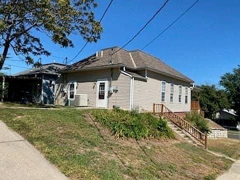2nd image of 1702 Main St