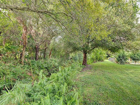 3rd image of 942 S Doral Ln