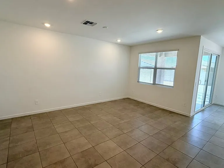 37043 W Vera Cruz Dr — Photo 8