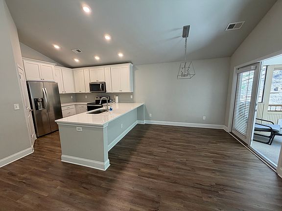 5th image of 110 Fort Smith Ct