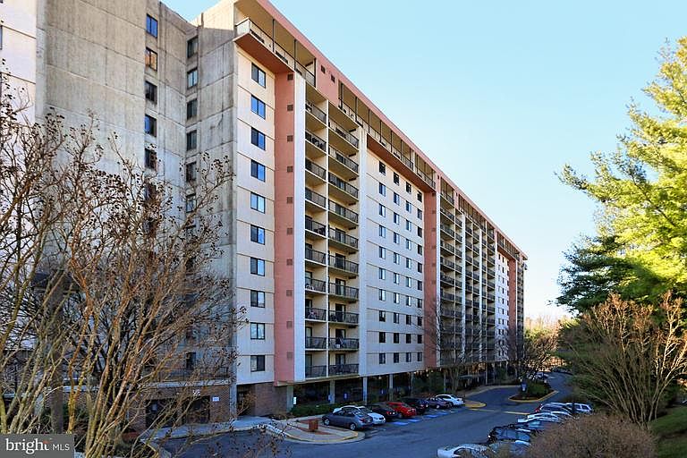 1st image of 3800 Powell Ln APT 1122