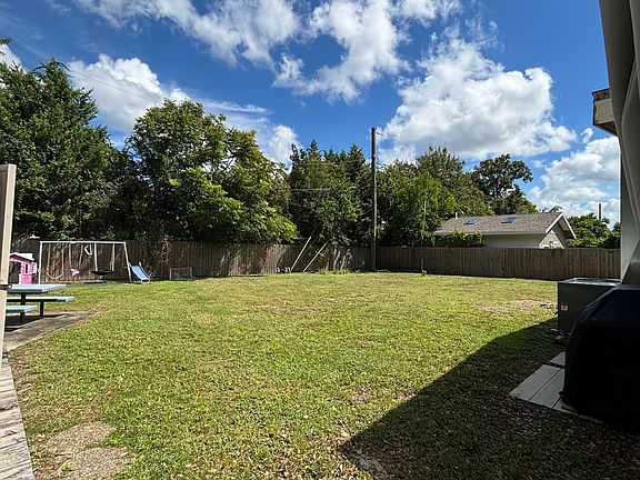 5th image of 1107 Leisure Ave
