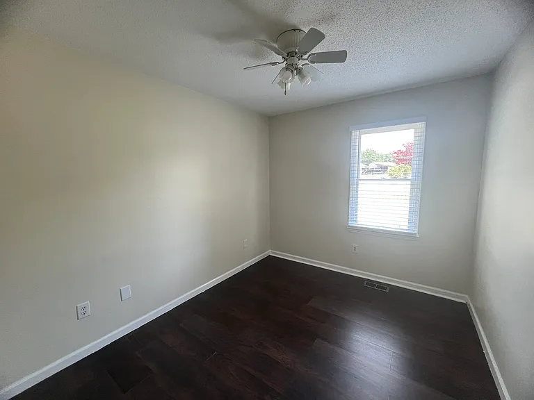 500 Chinaberry Ln — Photo 13