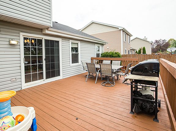 5th image of 576 Lakewood Farms Dr