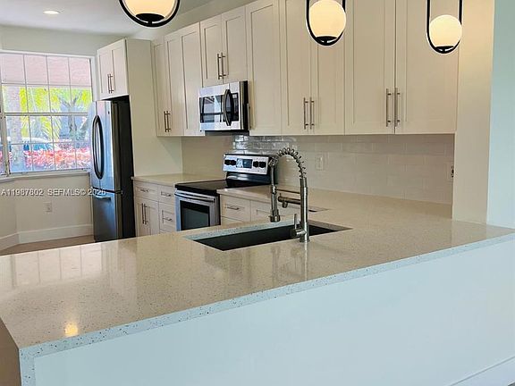 4th image of 20951 Via Oleander APT C