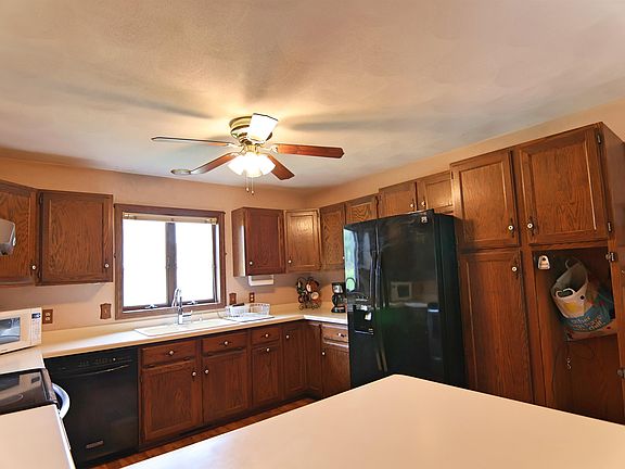 4th image of 3438 Greenwood Dr