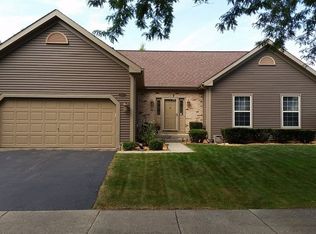 1030 Hampshire Ln, Elgin, IL 60120