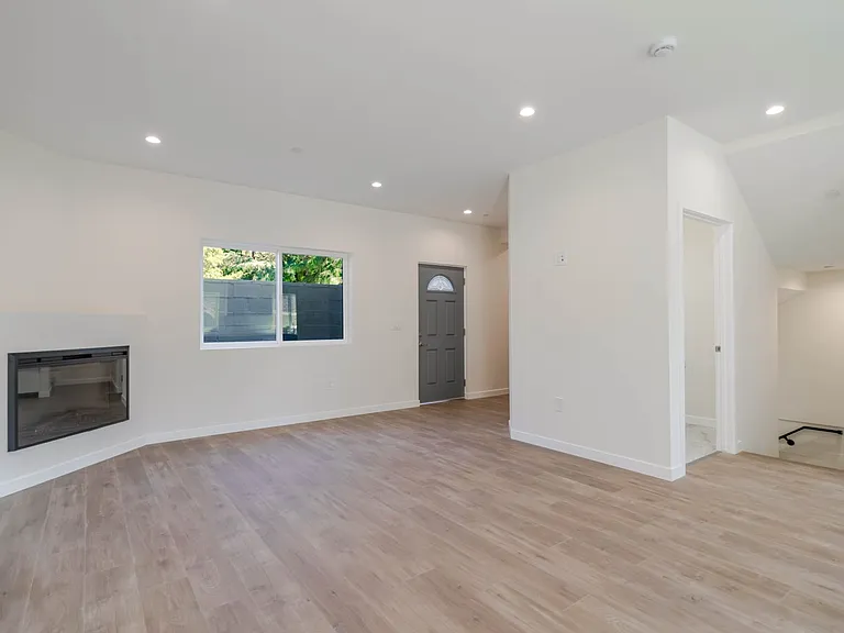 1961 Waltonia Dr #103 — Photo 5