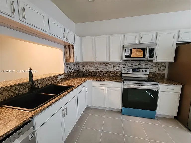 2761 SW 82nd Ave #102 — Photo 5