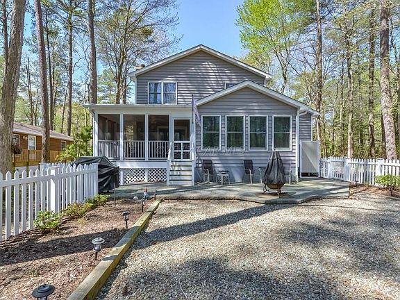 Fenced Rear Yard