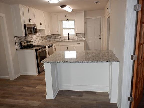 3rd image of 910 S Bowie Dr
