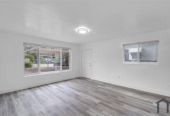 5th image of 265 NE 55th Ter