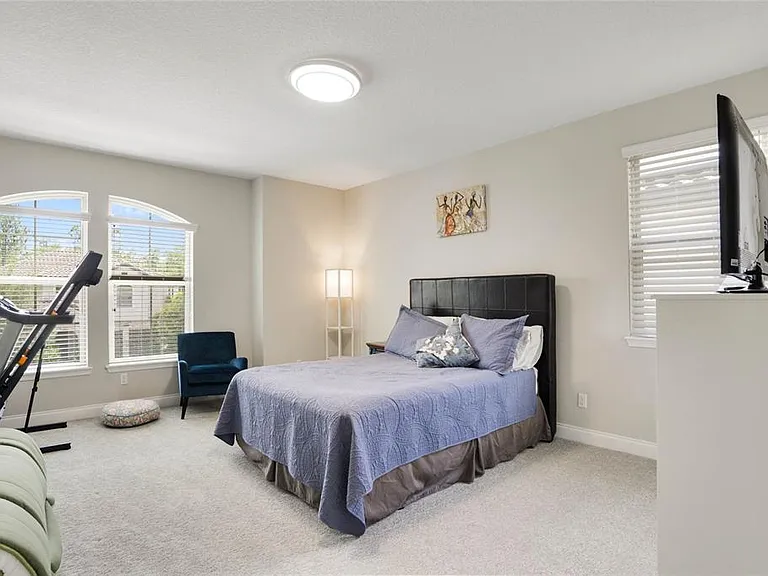 8414 Vivaro Isle Way — Photo 30