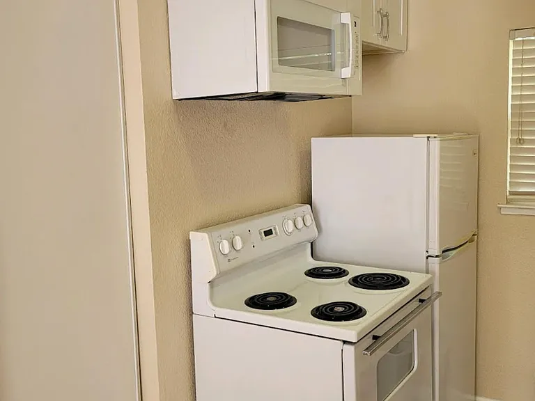 All Single Story Apartment Community — Photo 16