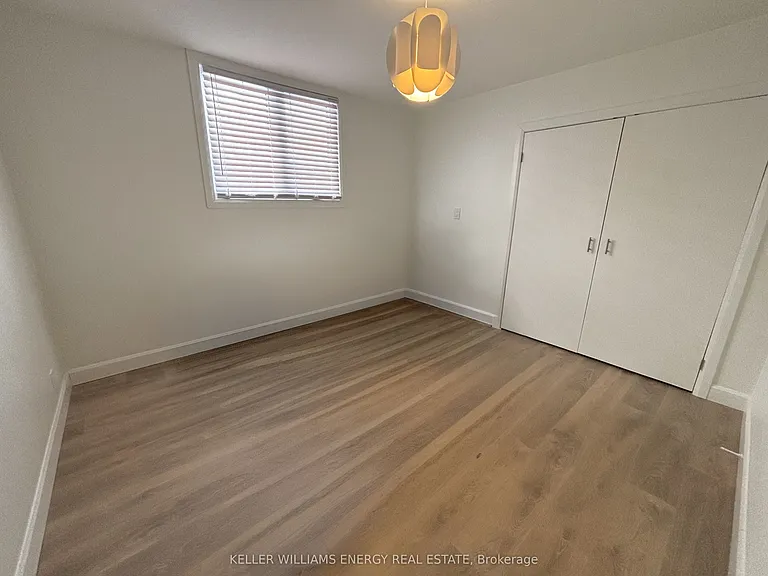 497 Wellington Main St — Photo 34