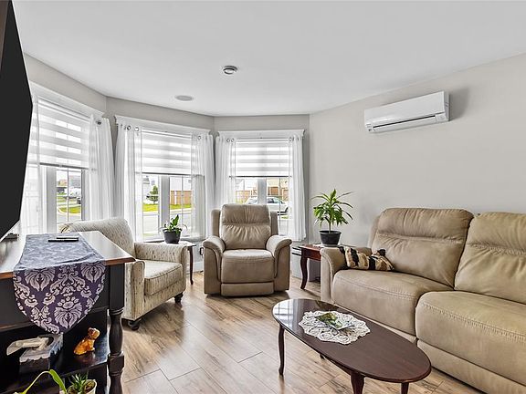 5th image of 185 Elizabeth Drive