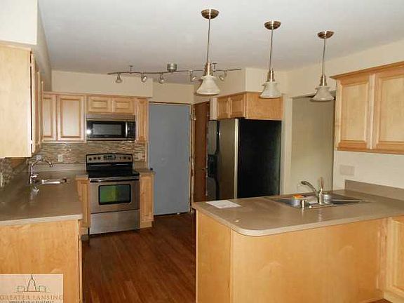 2nd image of 1986 E Tamarisk Dr