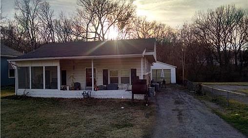 2nd image of 824 S Arlington Ave