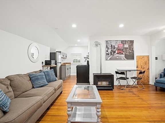 5th image of 1 Dixon Ave #3