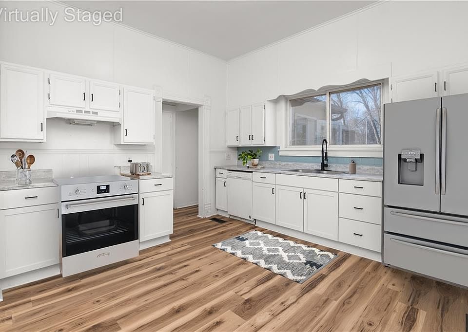 1st image of 301 E Mitchell St