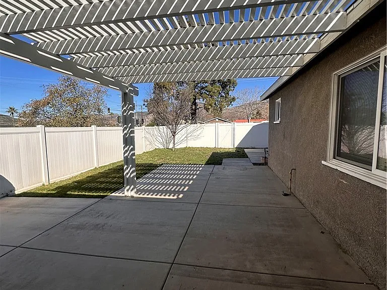 10917 Bryant St — Photo 9