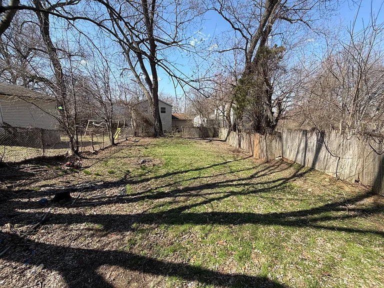 676 Grifton Ave — Photo 9