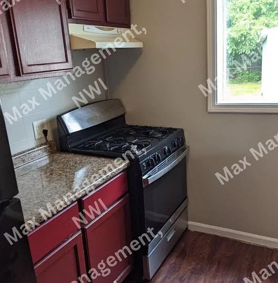 3225 Kenwood St — Photo 10