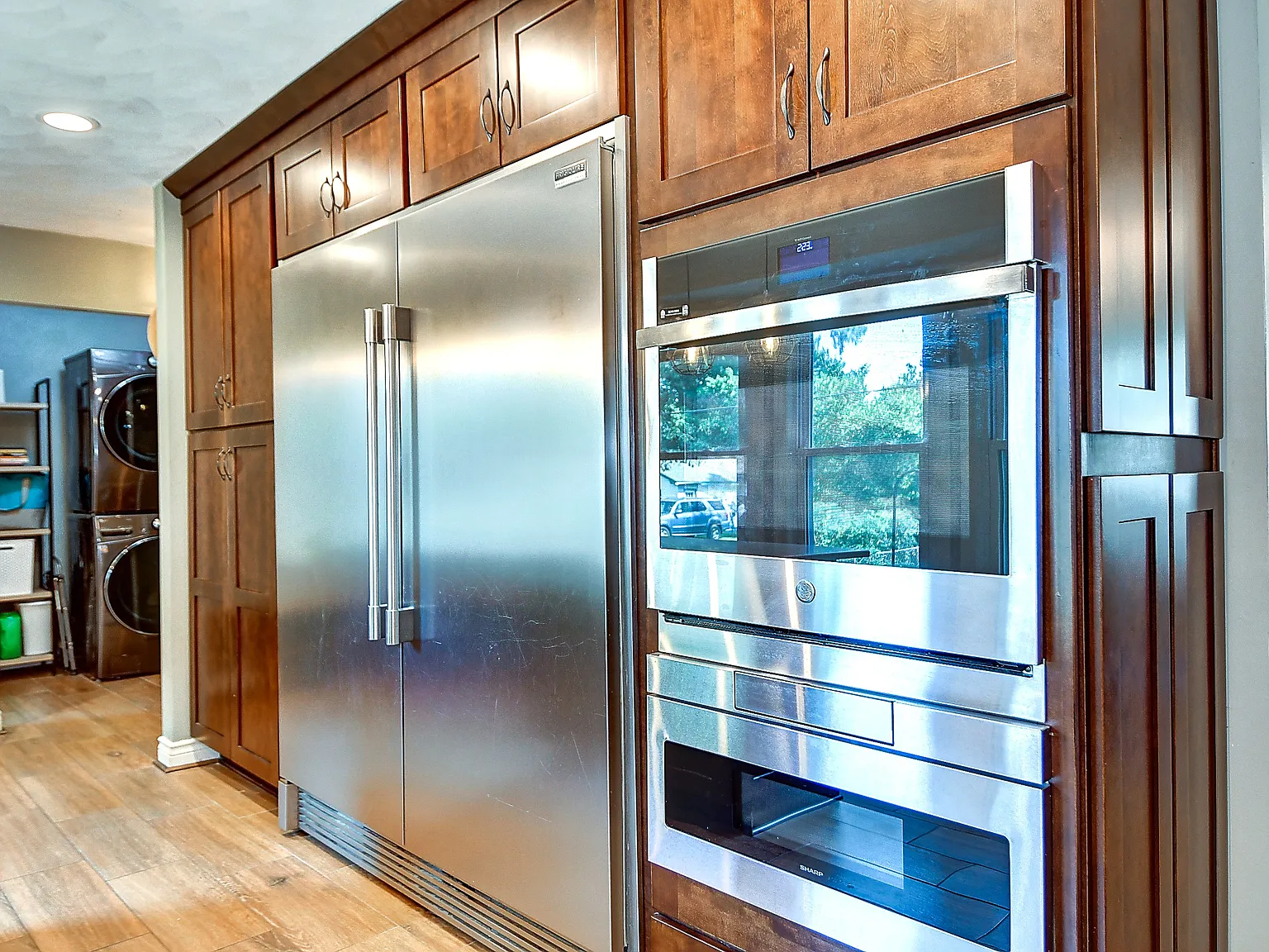 4 bed, 2.5 bath, 2500 sqft, $3,500 — Photo 3